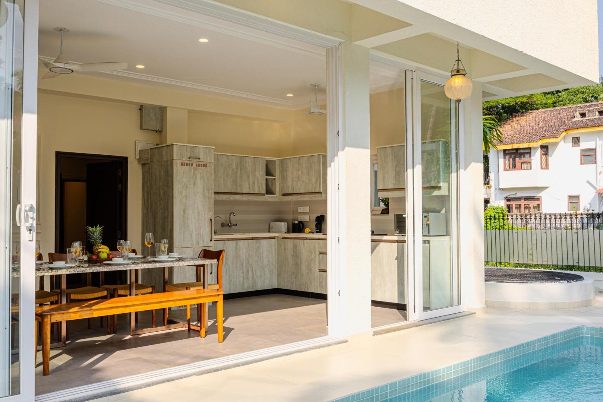 Elivaas 4 Bhk Villa Near Beach With Private Pool & Bar - Casa Boa Vida Candolim Bagian luar foto