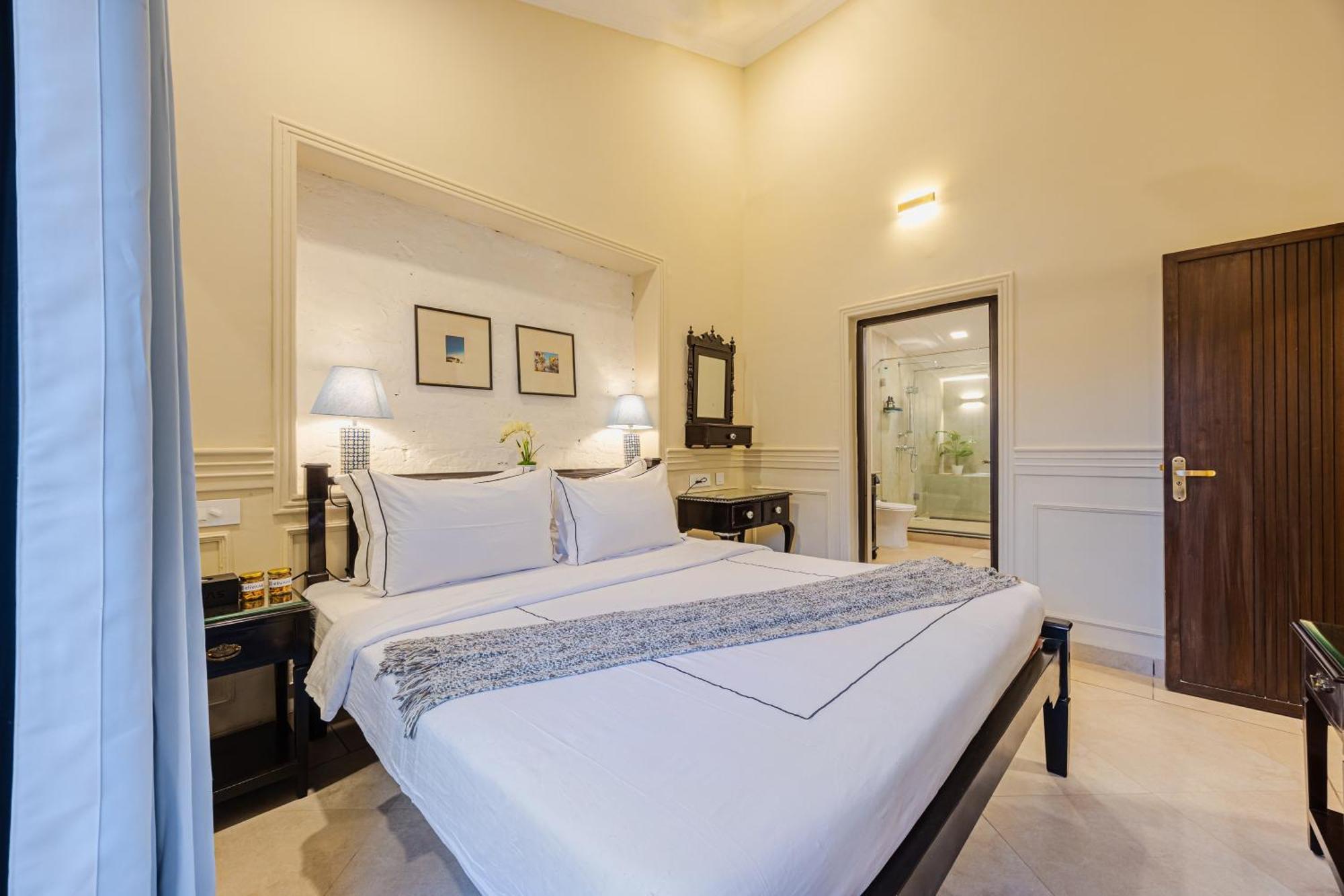 Elivaas 4 Bhk Villa Near Beach With Private Pool & Bar - Casa Boa Vida Candolim Bagian luar foto