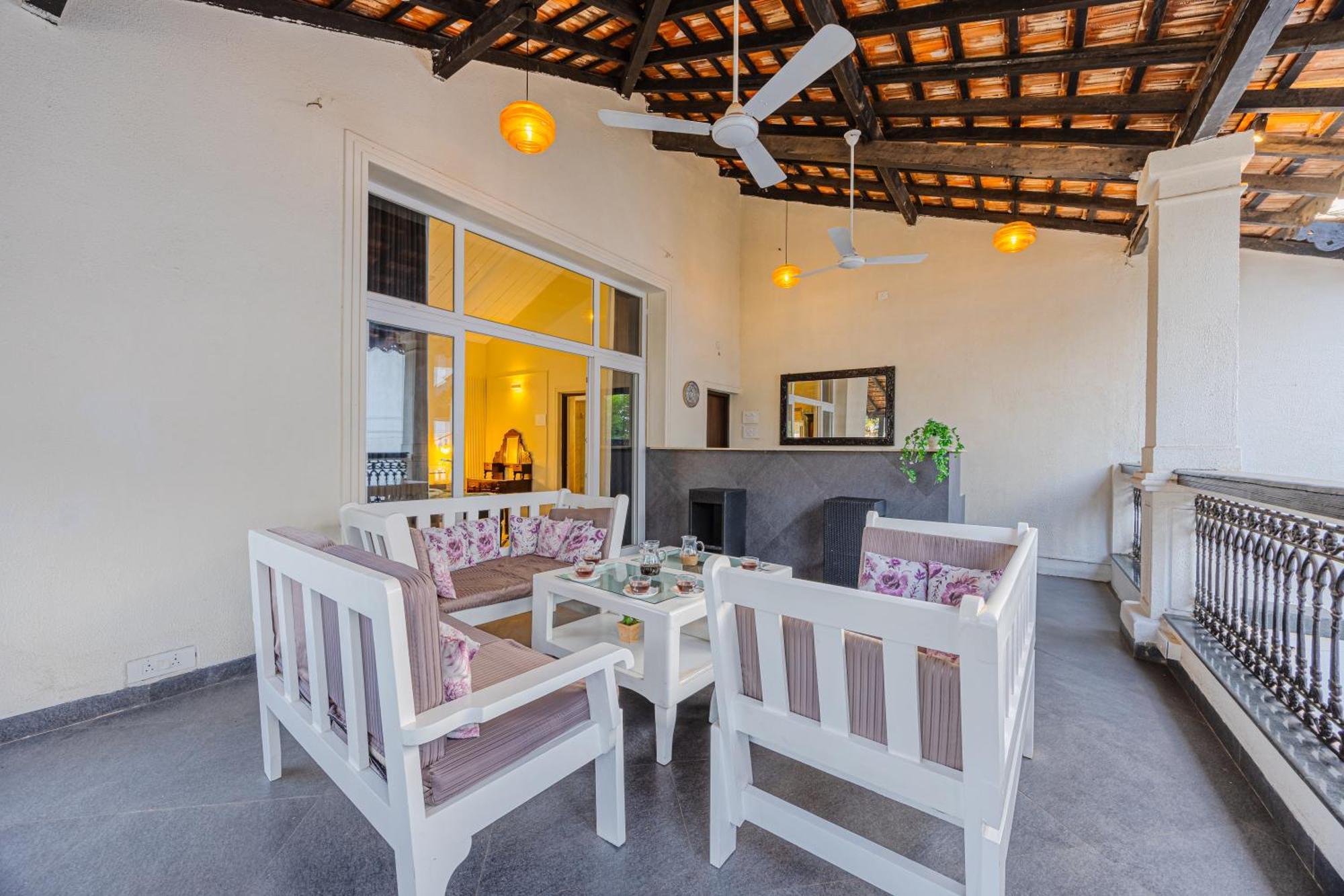 Elivaas 4 Bhk Villa Near Beach With Private Pool & Bar - Casa Boa Vida Candolim Bagian luar foto