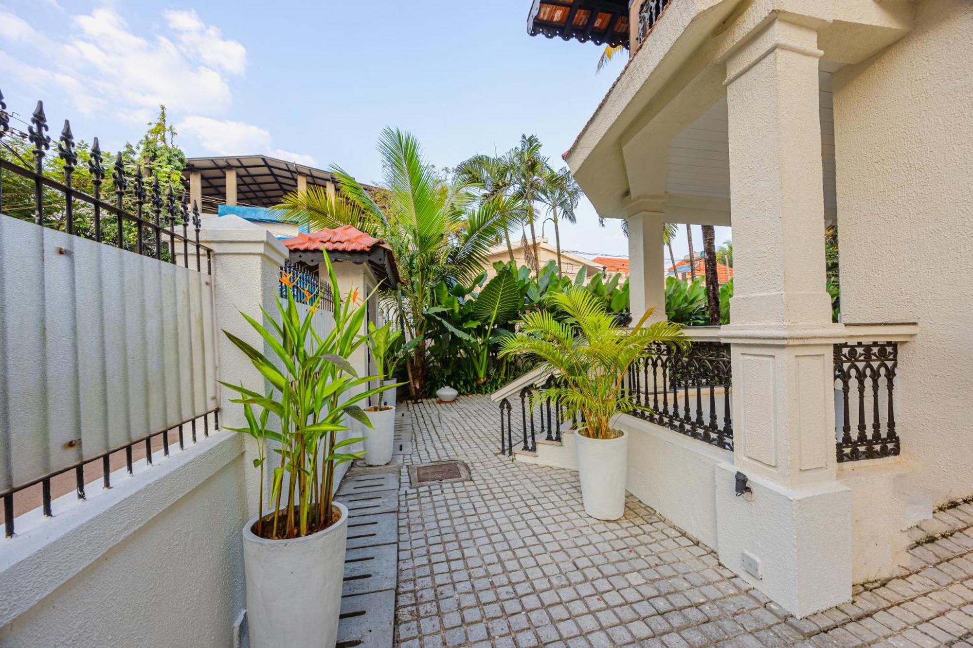 Elivaas 4 Bhk Villa Near Beach With Private Pool & Bar - Casa Boa Vida Candolim Bagian luar foto